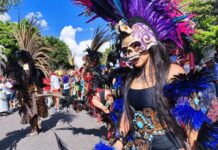 FOTOGALERÍA | Así se vive la marcha de las 23 mesas de concheros y danzantes por las Celebraciones de la Santa Cruz