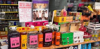 Con veladoras y amuletos invocan a Grupo Frontera para “curar” el despecho e impulsar la peda