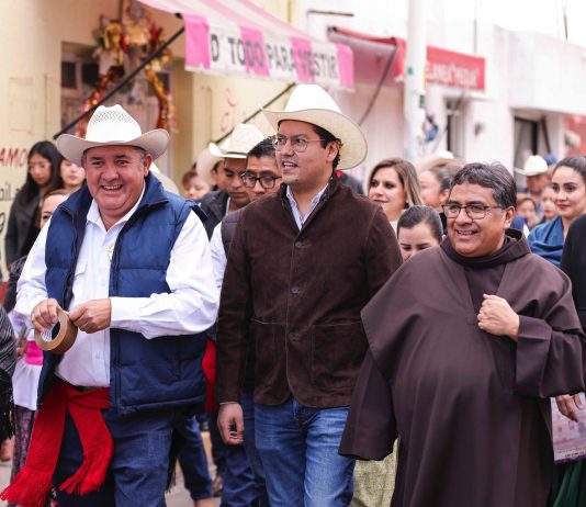 «Chepe» Guerrero y autoridades eclesiásticas encabezaron la Pega de Bando