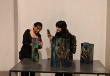 Llega el arte místico en madera de Nanda Calvo al Museo de la Ciudad con “Quimeras”