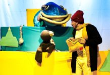 “Me aburro y no soy burro»: teatro, amistad y el valor de los libros en una sola puesta en escena