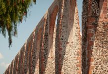 La leyenda del Acueducto de Querétaro “Arcos de Amor” se despide con su última función este viernes
