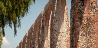La leyenda del Acueducto de Querétaro “Arcos de Amor” se despide con su última función este viernes