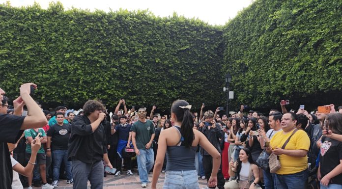 FOTOGALERÍA | Jardín Guerrero recibe una “batalla de farmeo de aura” con participantes de todas las edades