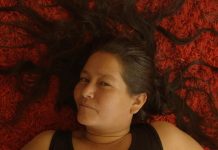 “El lugar de la ausencia”: un documental que muestra el duelo no resuelto y el amor maternal llega a DOQUMENTA 14