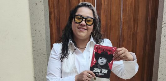Vivir Quintana presenta “Sobre-Vivir para la música”, un testimonio entre la memoria, el duelo y la deconstrucción