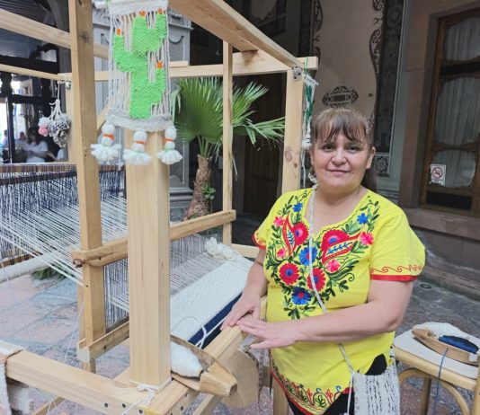 FOTOGALERÍA | Guadalupe Balderas preserva la tradición del sarape de lana en Colón
