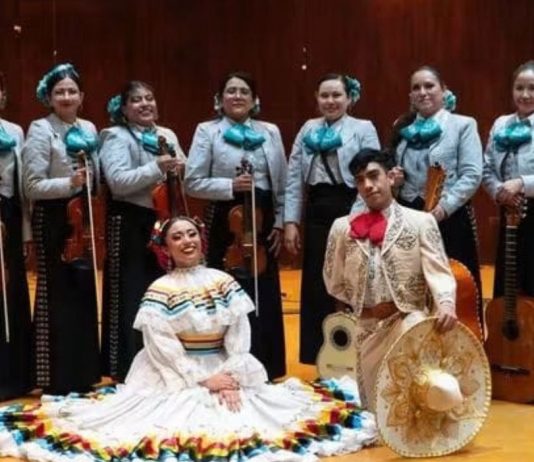 Entre repertorios mexicanos, celebra Artes UAQ las Fiestas Patrias con el Mariachi Flores Queretanas